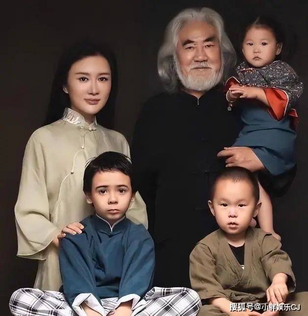 看了杜星霖官宣的彩照图,我才明白张纪中72岁的身体生龙活虎_妻子