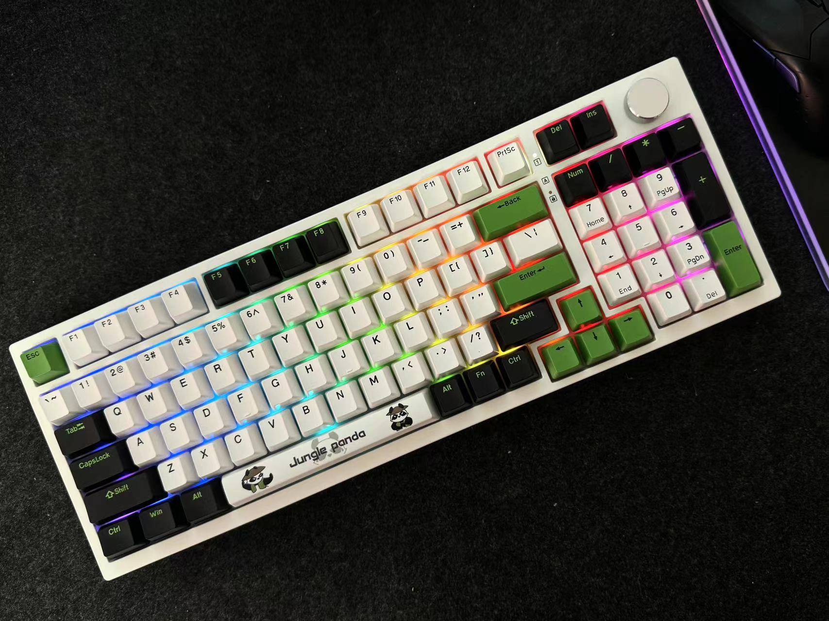 春暖花开，熊猫粉丝的我，入手了这块丛林熊猫键盘