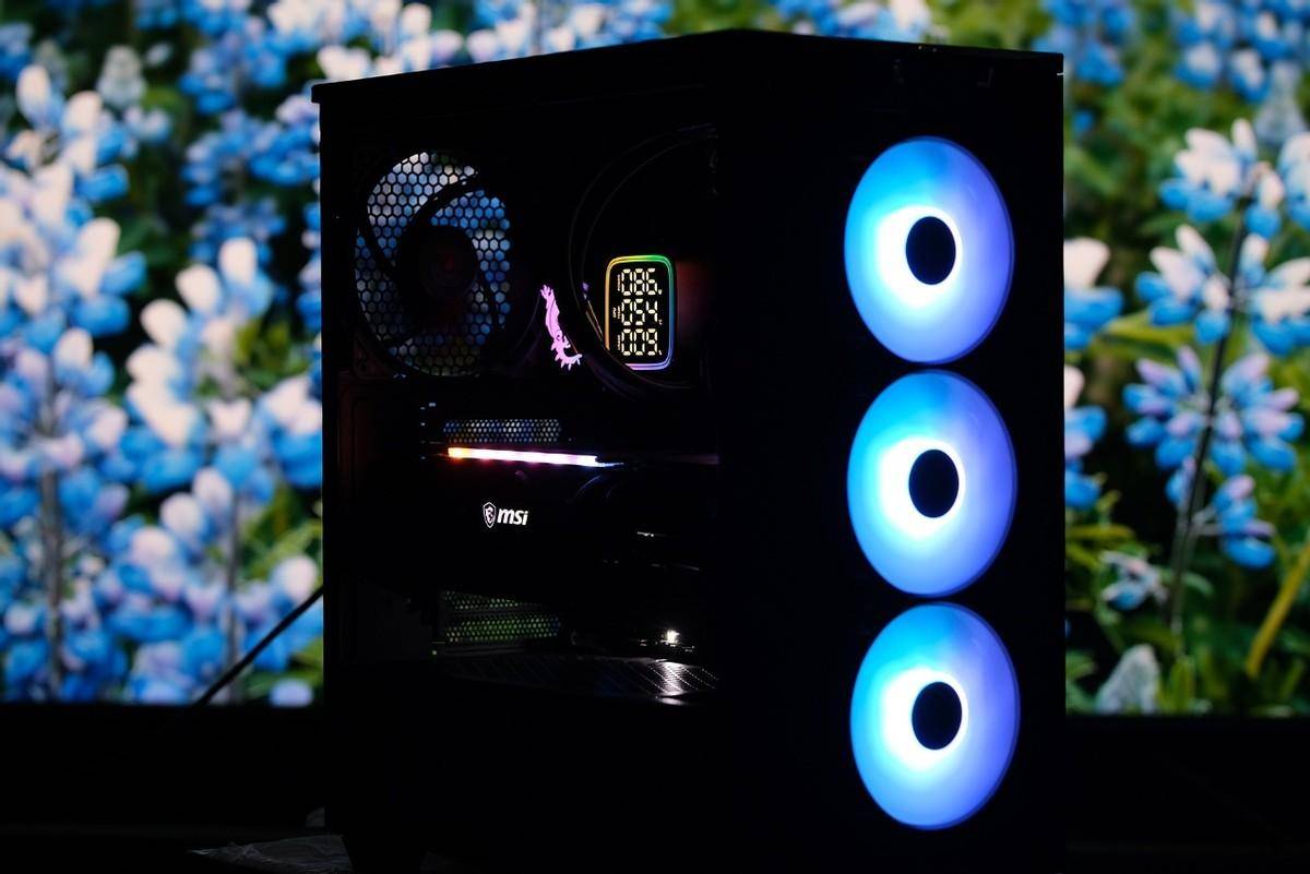 原创简约低调的高性能一体式水冷九州风神冰堡垒360数显版体验