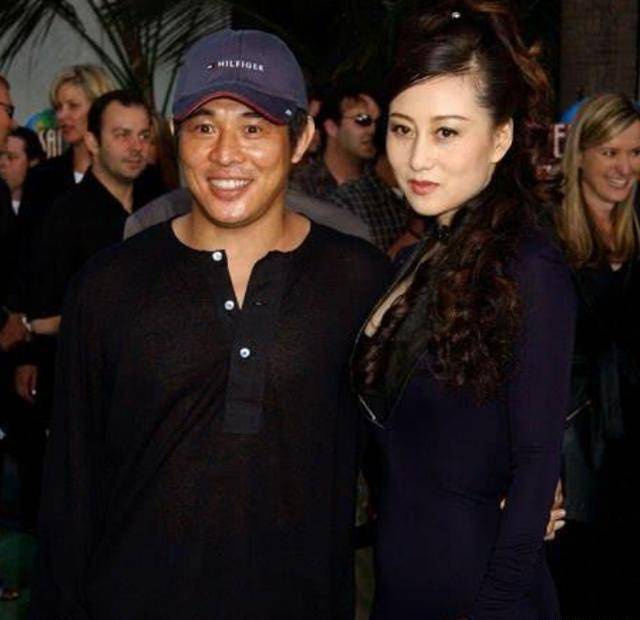 59岁利智给丈夫李连杰庆生几年容貌发生变化一心照顾丈夫