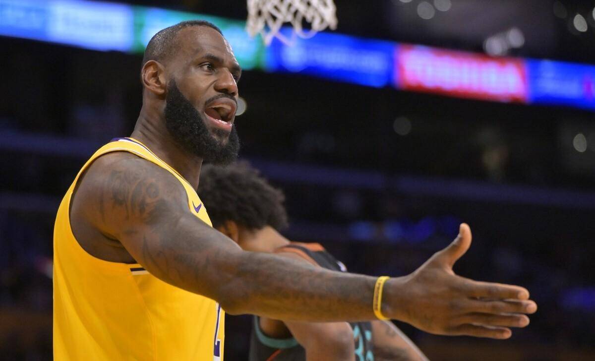 詹姆斯二月数据惊艳,湖人胜率联盟第三!现役前50球星排名引争议_球员_