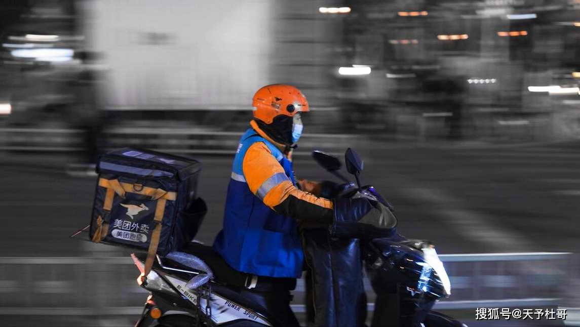 原创风雨无阻的外卖女骑手城市生活的温暖传递者