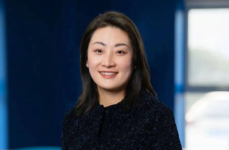 长久以来,中国家族企业传承模式以"子承父业"和职业经理人为主,长子