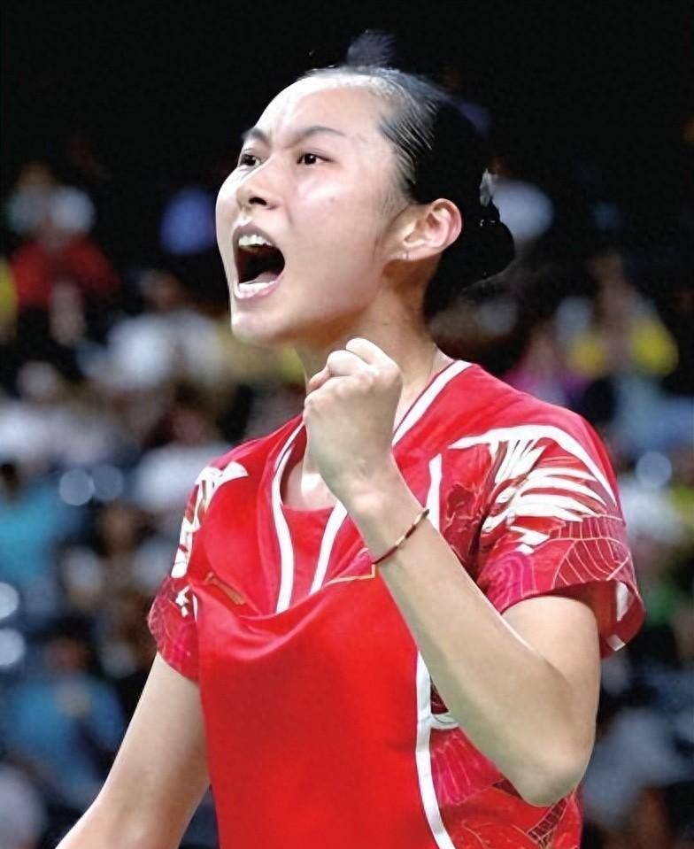 羽坛女神王仪涵25岁前不谈恋爱,退役后嫁师弟,如今成王老师_羽毛球_运