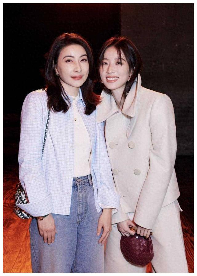 红毯女星疯狂普通大胆深v全露背瞩目一夜