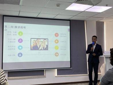 李恩老师简介演讲表达与形象礼仪培训专家