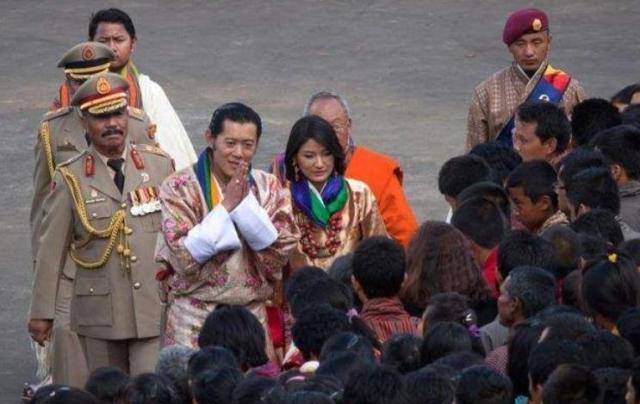 不丹首位平民王妃7岁与王储一见钟情王室婚礼宴请上千村民