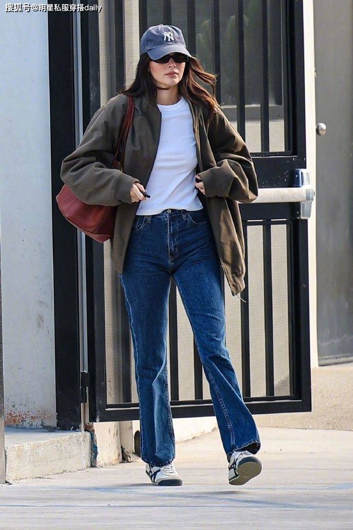 原创肯豆示范风衣和飞行夹克2种穿搭卡戴珊家族日常穿搭佼佼者真会穿