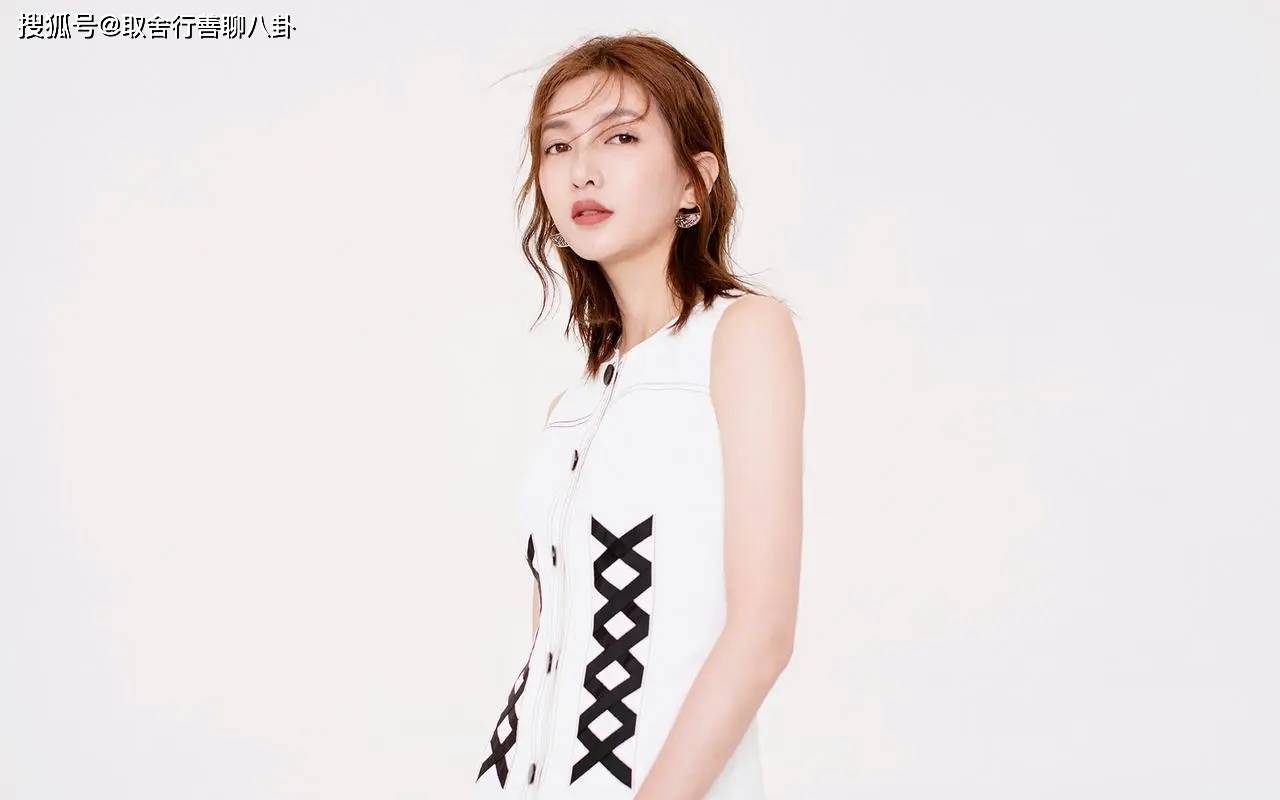 37岁江疏影写真照释出,身穿蓝色内衣大秀完美身材,十分性感_演艺_获得