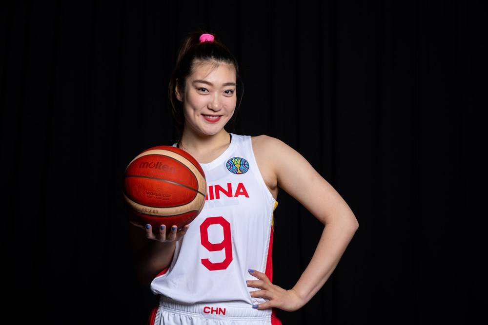 李梦用80余字表达妇女节心声,韩旭仅说出9个字_中国女篮_核心_wcba