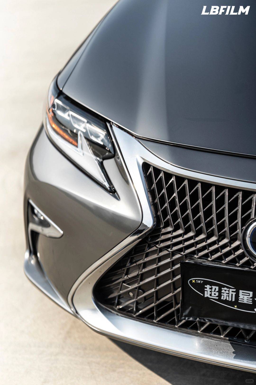 雷克萨斯es300h-lb改色膜品牌液态金属银,高亮的银色质感_搜狐汽车