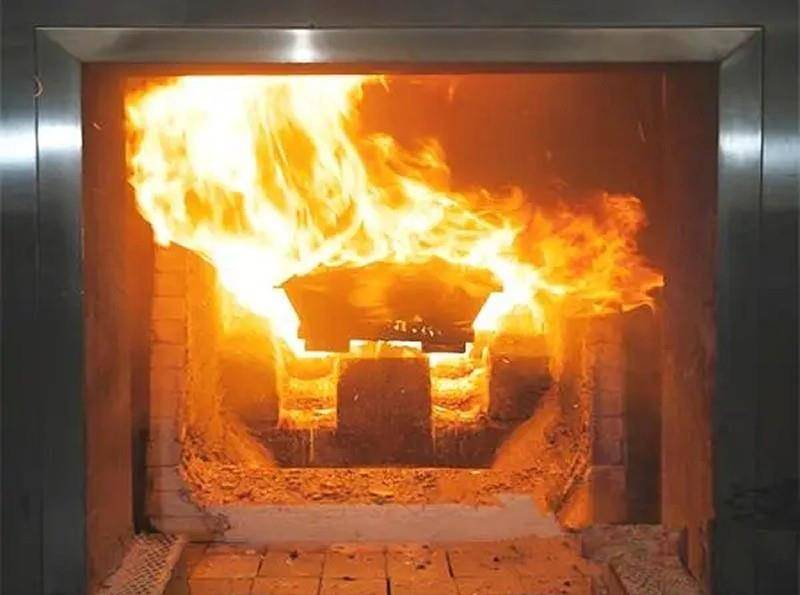 2015年一老人拾荒攒下21万因儿子不孝把钱藏在寿衣里一同火化