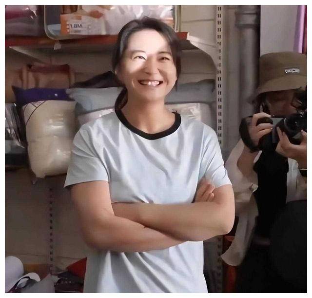 贾玲控诉沦为众矢之的,身旁无人相助,遭遇舆论围攻_贾雨萱_喜剧_梦想