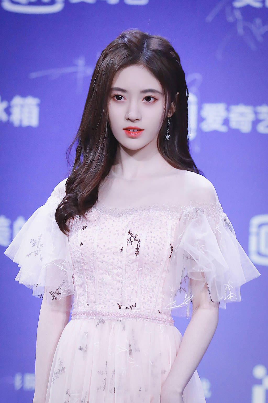 鞠婧祎出生于1994年,光听名字就能感受到浓浓的诗意与美好吧!