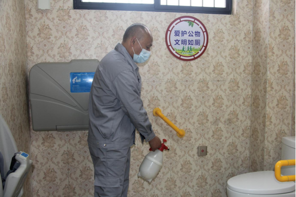 他们学雷锋是今日更是每日