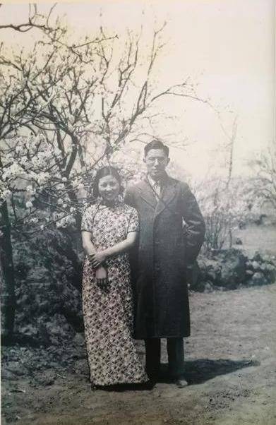 原创3年半拿3个学位因1张照片对妻子一见钟情60年只爱她1人