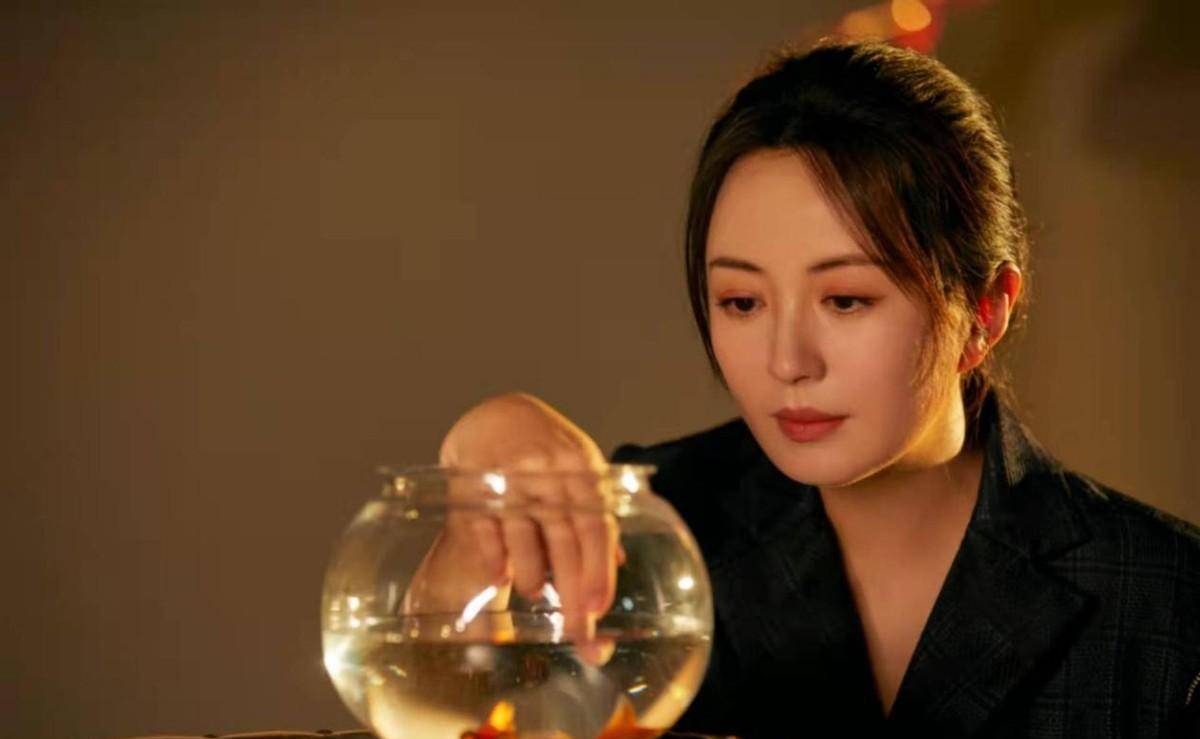 原创疯批美人杨童舒儿子6个月早产丈夫至今成谜她经历了啥