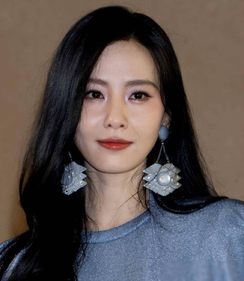 巴黎这一天,杨幂的尴尬,揭示了娱乐圈的三大现实面_实力_作品_舞台