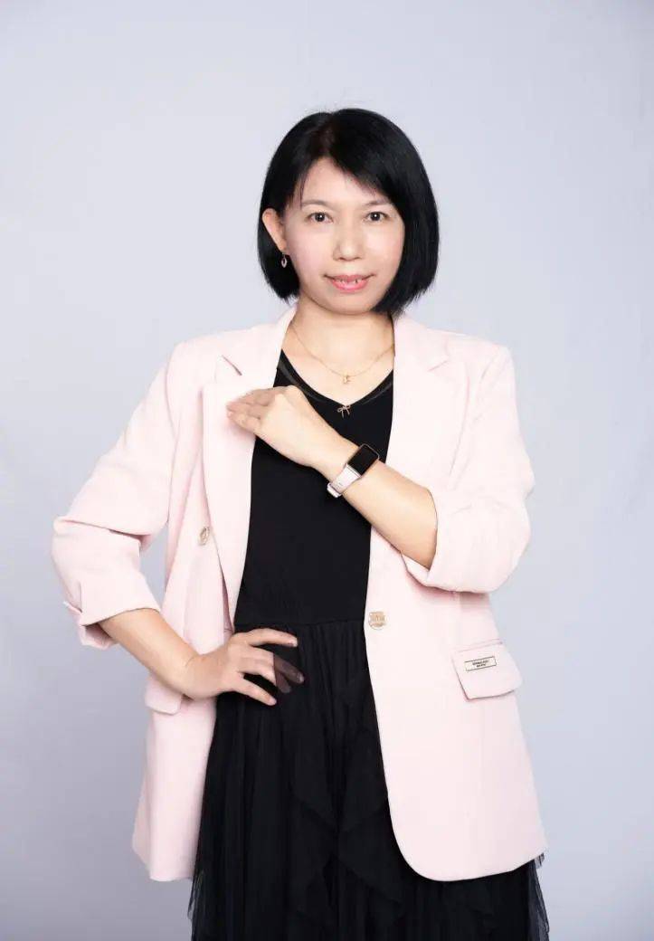 三尺讲台四季耕耘铿锵玫瑰培桃树李象贤中学优秀女教师风采二