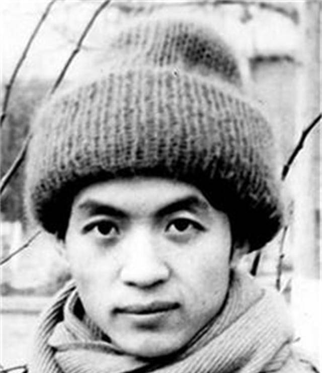 乍然一听,或许有人会觉得这定是一个夫妻俩人缠绵但终究不得意的爱情