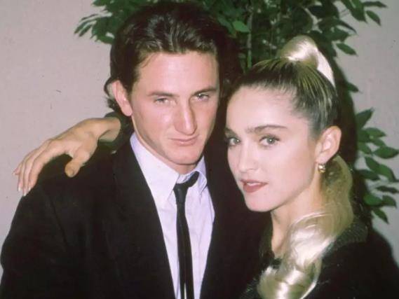 原创麦当娜50岁到60岁之间换6个男友63岁爱上小36岁男友一脸幸福