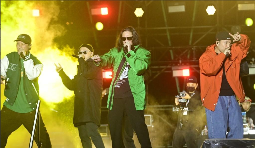 陈子聪重病回归帅气登台,老婆何超仪被迷倒:他天生不可能丑_生活_生命