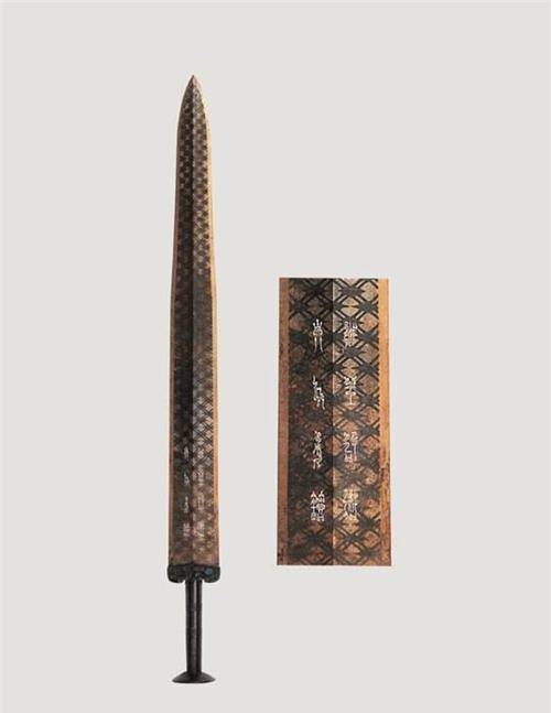 原创越王勾践剑千年不腐专家拿到x光下一照发现一种神秘现象