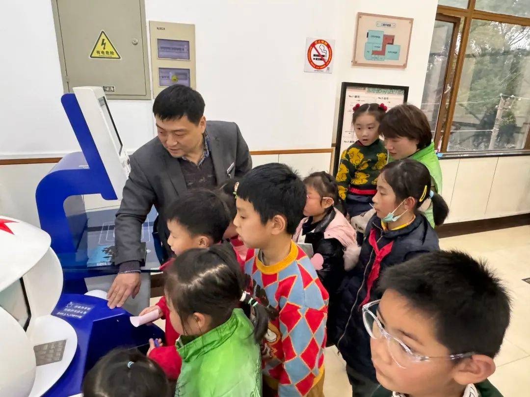他们"变身"小小图书管理员,传递志愿服务正能量_活动_小朋友们_雷锋
