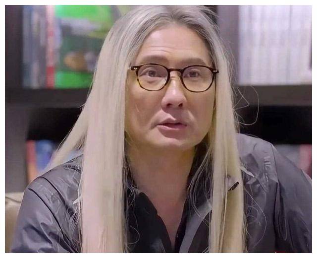 女儿22岁去世,包小柏痛不欲生,ai技术复活儿女心,父爱感人至深.