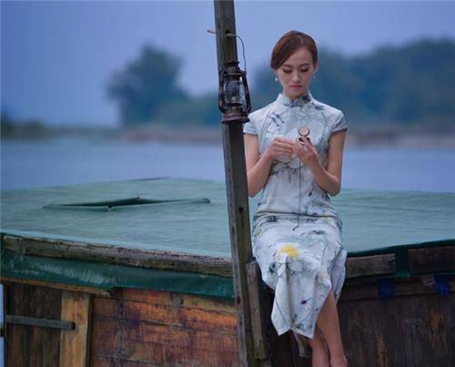 13岁和男友私定终身,苦等数年终等来8抬大轿,新郎却是47岁公公_叶蓁