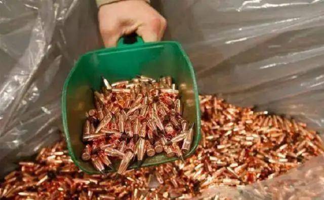 原创以前为了节省打完靶后还要捡走弹壳现在这样做是为什么