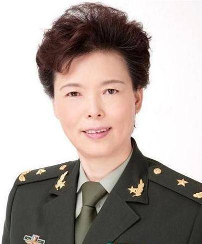 原创中国体育界的第一位女将军曾是前女排国手还被授予少将军衔