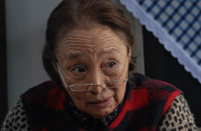 她是国家一级演员,因病去世千人送别,23岁孙子更是国人骄傲_柏青_明星