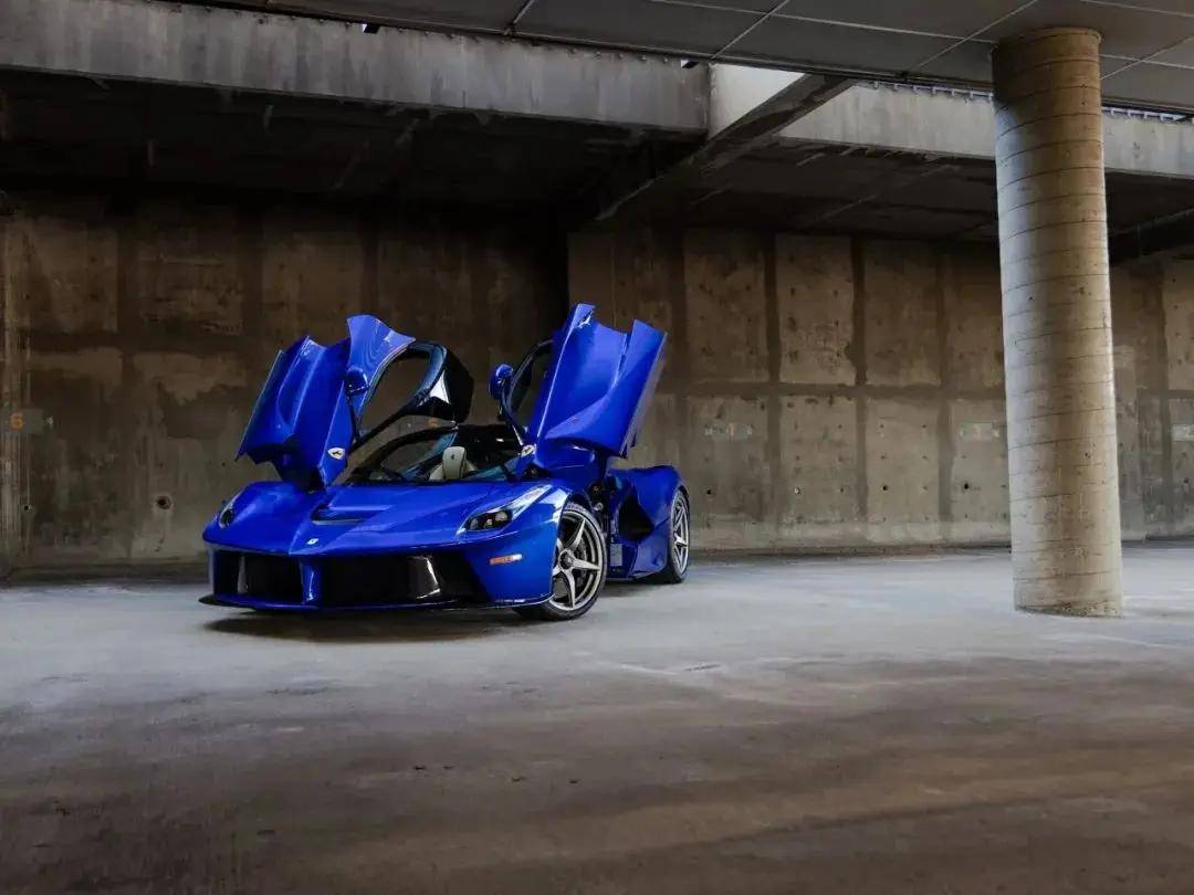 仅此一台的蓝色拉法,法拉利laferrari