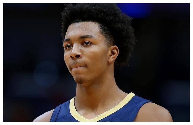 原创17号球员展现绝佳表现继承库里传奇成功签下丰厚合同