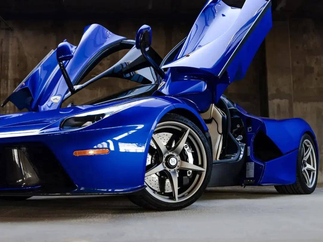 仅此一台的蓝色拉法,法拉利laferrari_搜狐汽车_搜狐网