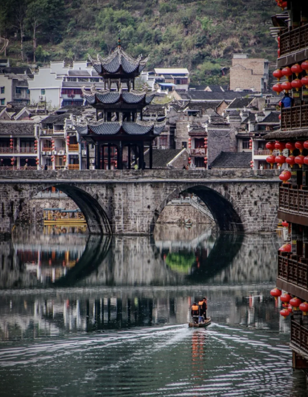 湖南这个小镇,"一脚踏三省",媲美凤凰古镇,而且游客不多_边城镇_文化