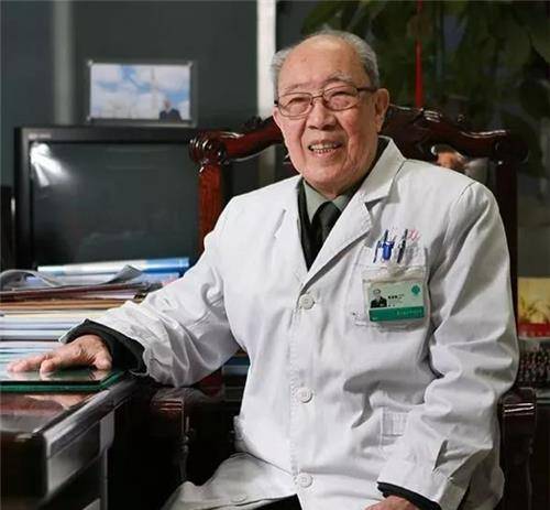 院,成为了医学前期学生,说起来他从事医学跟妻子吴佩煜也有很大的关系