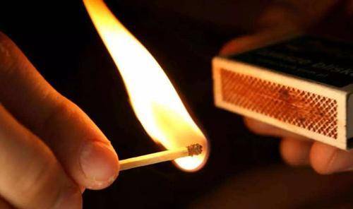 但随着打火机,电子打火产品走入我们的视野,泊头火柴就渐渐难以支撑了
