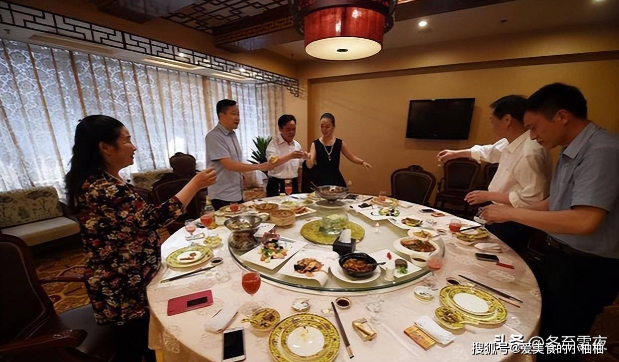 原创酒桌上的4点规矩你了解吗建议常应酬的人弄懂不然会吃亏