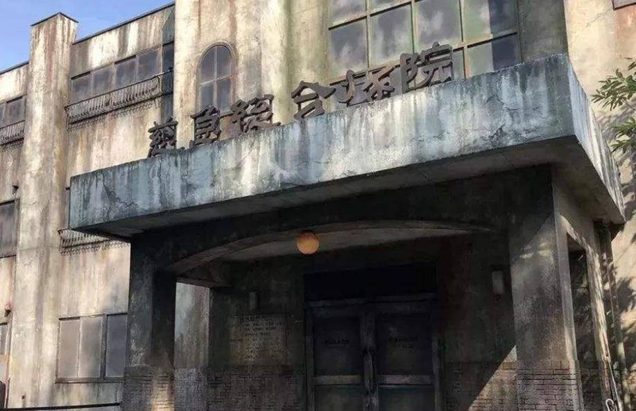 这里是以一整栋废弃医院打造而成