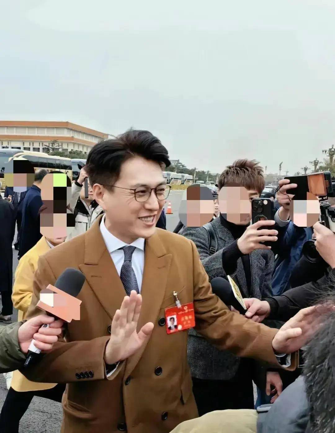 靳东和甄子丹以身体健康为基础,坚持适度运动和健康饮食,注重休息和