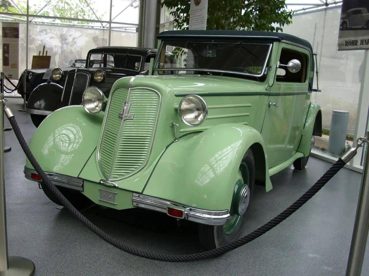 独一无二的1933年r02hr"tatzelwurm"_搜狐汽车_搜狐网