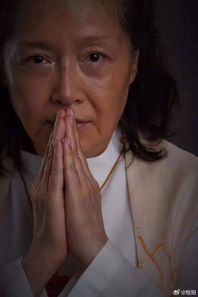 演完《情圣》33年后,又演《唐人街探案2》,她彻底没认出_恬妞_黄婆