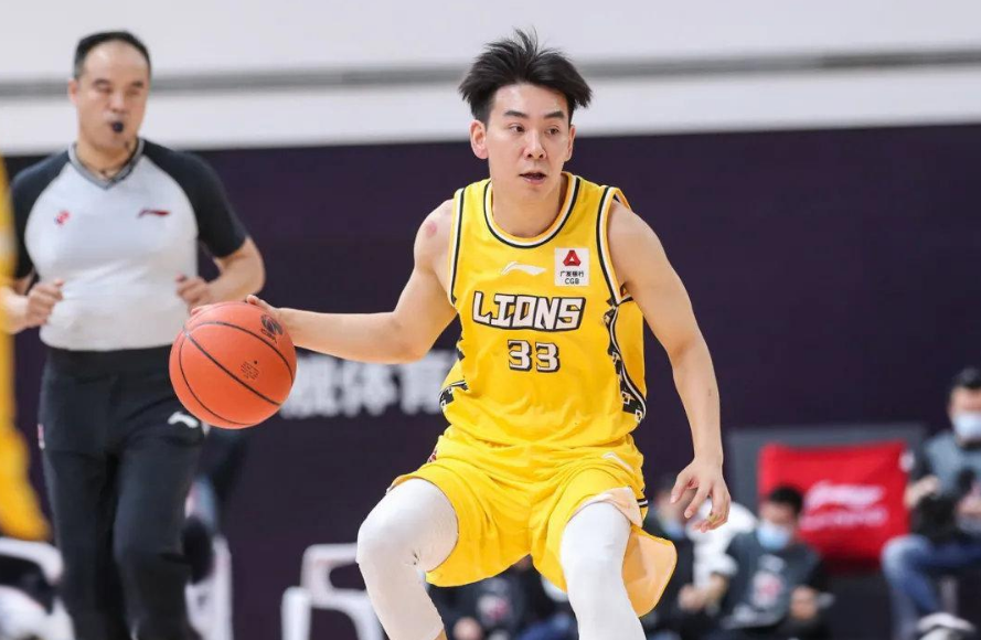 整场比赛冯欣出战31分钟,一战轰下16分6篮板5助攻,在场上的正负值高达