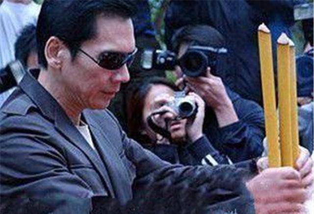 黑帮大佬去世,9万人员为他送行,20万警察出动维持秩序_组织_美国_林绅