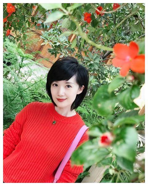 央视军事报道四大美女新闻主播唯一穿军装播报