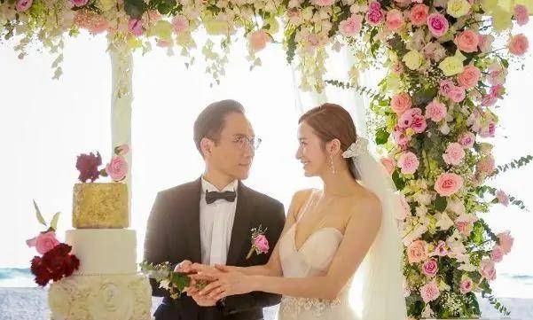 婚纱照,又在秦国普吉岛举办浪漫婚礼,女星陈自瑶,何傲儿均在受邀之列