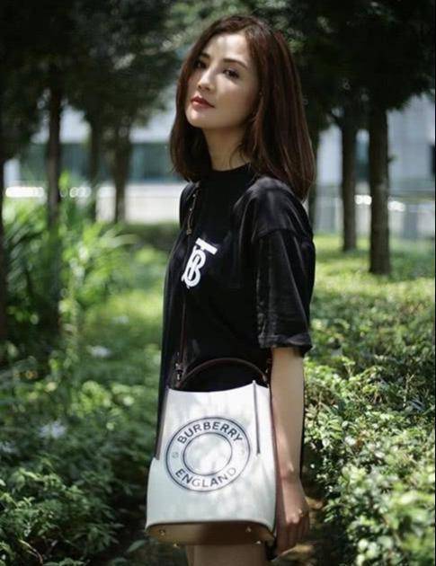 原创37岁阿sa美回18岁学00后大玩下衣失踪真是不老女神的代名词