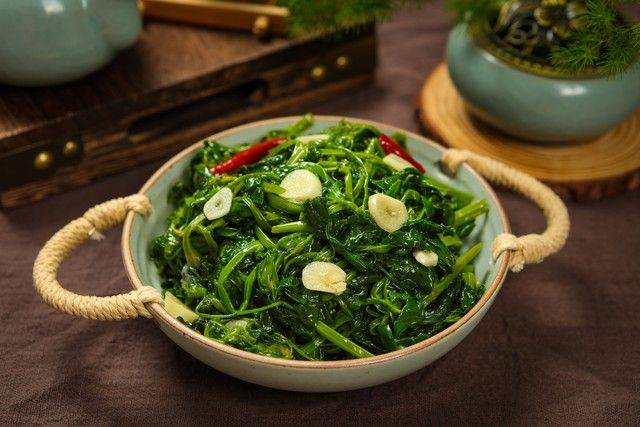 张红甫教你做营养美味:蒜蓉地瓜叶的制作技巧